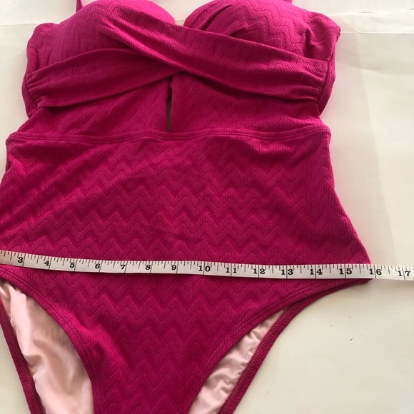 Cupshe Textured Wrapped Crossback Cut Out Molded Cups One Piece Swimsuit Size M - Picture 10 of 14